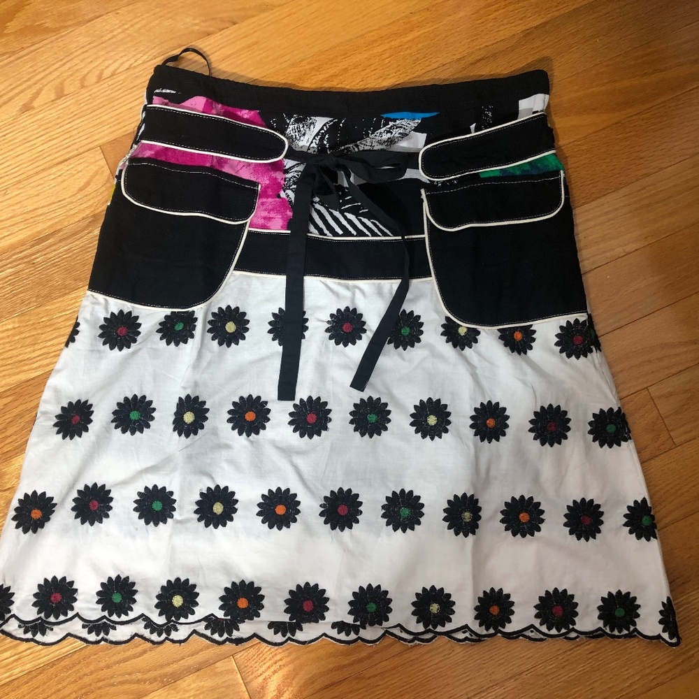 Summer short embroidered flowers skirt